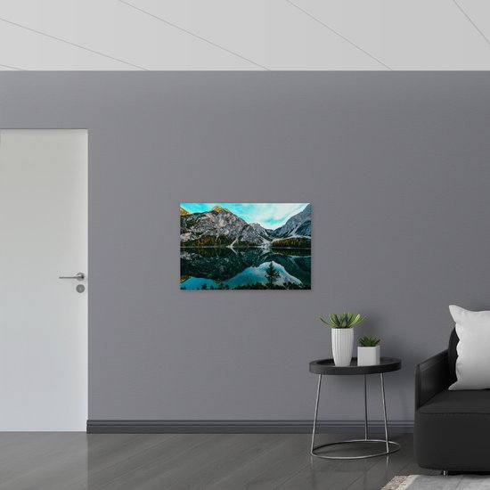 Poster Glanzend – Weerspiegelend Water bij de Mooie Bergen - 90x60 cm Foto op Posterpapier met Glanzende Afwerking