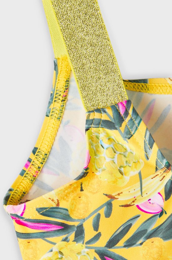 Detail van een gele bikini met tropische print en glitterbandje.