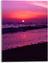 WallClassics - Acrylglas - Zee en Strand met Paarse Lucht - 30x40 cm Foto op Acrylglas (Met Ophangsysteem)