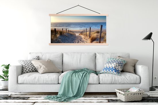 Posterhanger incl. Poster 120x60 cm - Schoolplaat - Zand - Strand - Duin - Zee - Zomer - Textielposter - Blanke latten