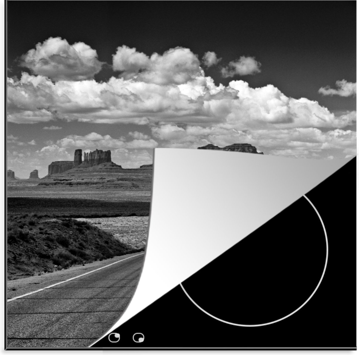KitchenYeah® Inductie beschermer 78x78 cm - Weg naar Monument Valley in Amerika - zwart wit - Kookplaataccessoires - Afdekplaat voor kookplaat - Inductiebeschermer - Inductiemat - Inductieplaat mat
