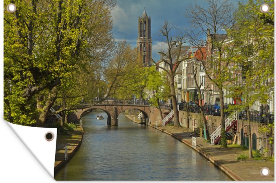 Kleurrijke omgeving langs de grachten in het Nederlandse Utrecht