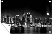 Tuindecoratie Skyline van New York in de nacht - zwart wit - 60x40 cm - Tuinposter - Tuindoek - Buitenposter