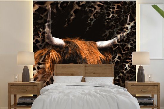 Behang - Fotobehang Schotse hooglander - Panterprint - Design - Breedte 300 cm x hoogte 300 cm