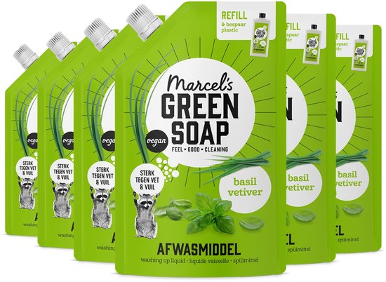 Zes groene navulverpakkingen afwasmiddel Marcel's Green Soap met basilicum en vetiver geur.