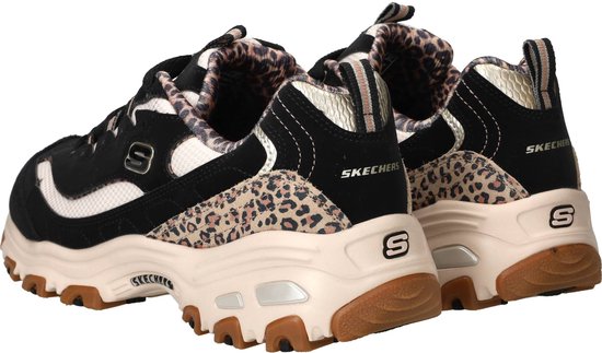 Achterkant van zwarte Skechers D'Lites veterschoenen met luipaardprint, wit en beige details.