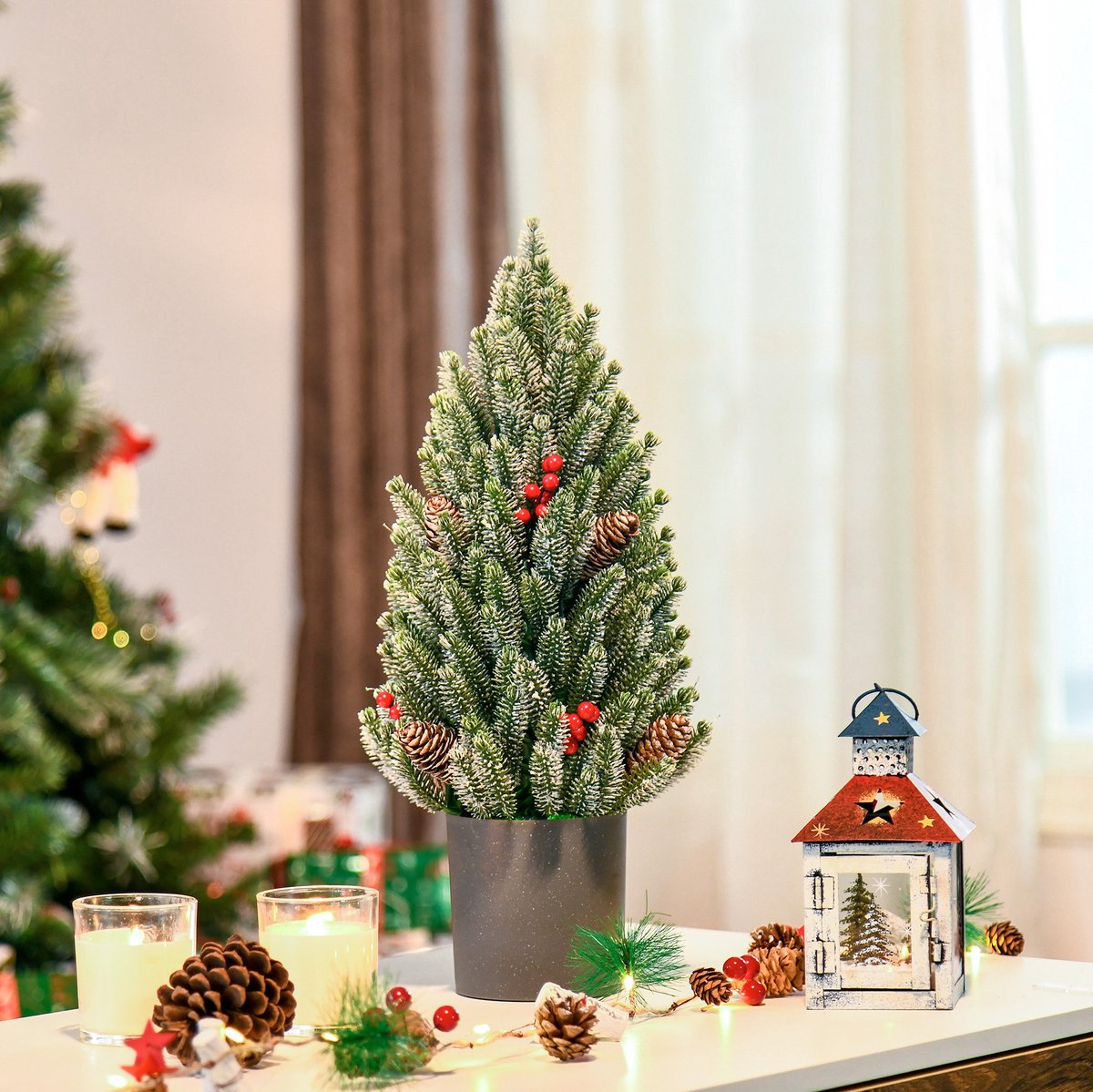 STILVORA Kerstboom – 47 Cm – Met Sneeuweffect En Decoratie – Kunststof – Groen – Voor Tafel Of Bureau Binnen – Met Stabiele Sokkel