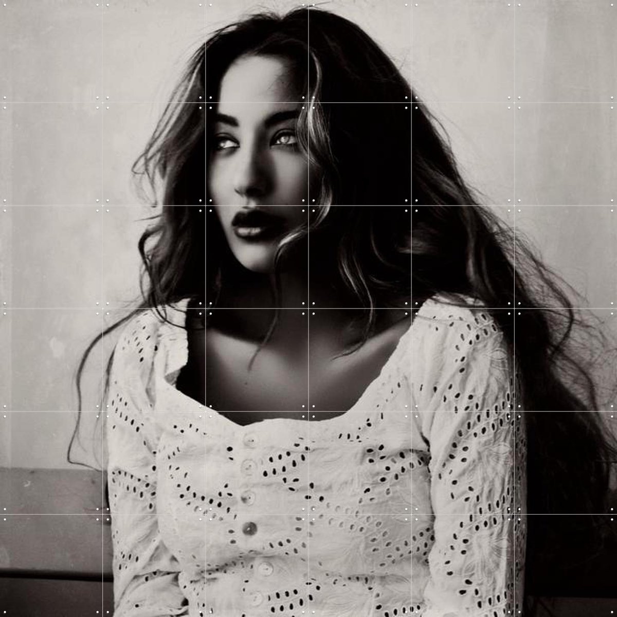 IXXI Busstop, STUDIO HANNAH LEMHOLT - 120 x 120 cm - Gratis ophangtool - Grote wanddecoratie en posters - Fotografie, Woonkamer, Slaapkamer, Mode