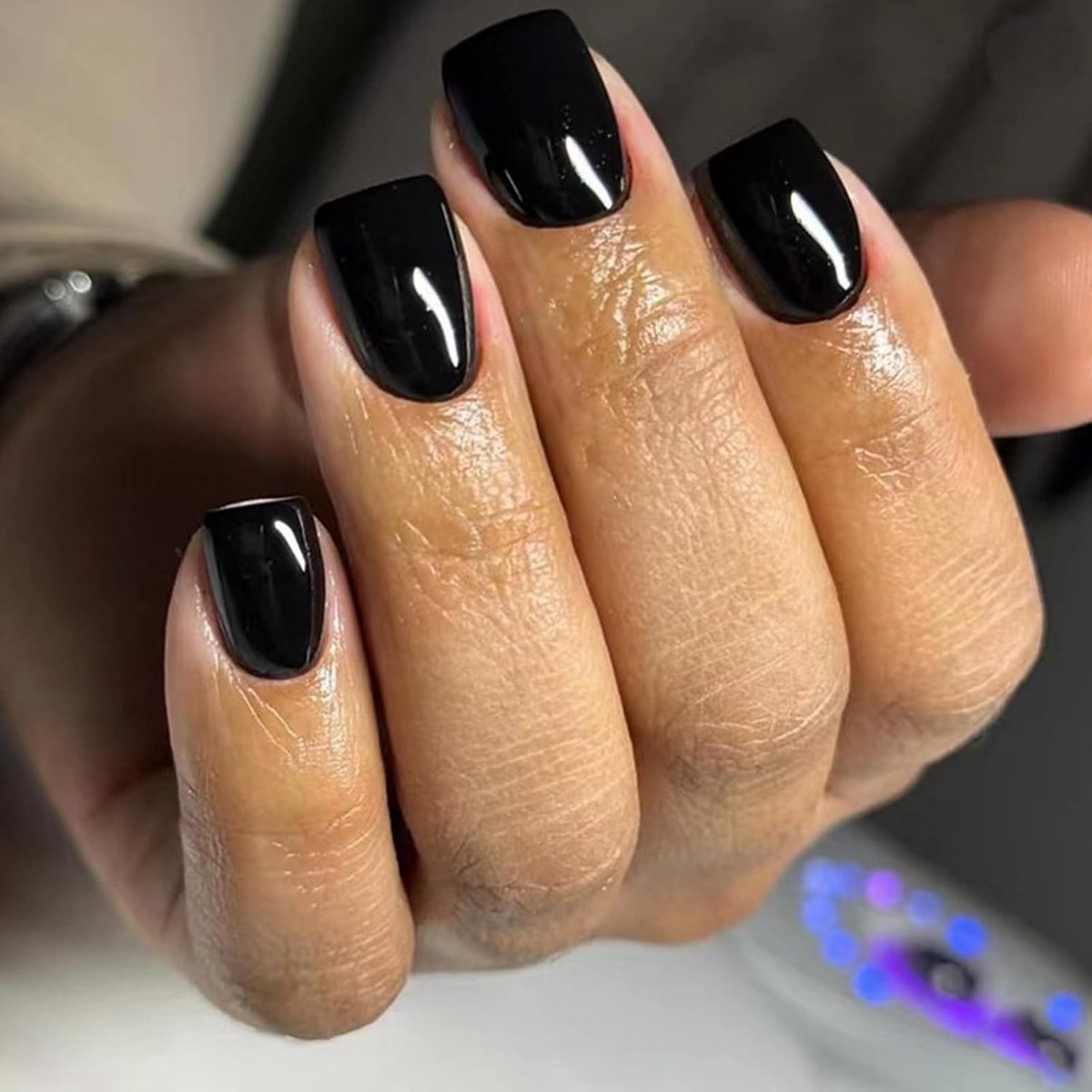 24 stuks Franse tip valse nagels, korte vierkante pure kleur Press-on nagels, glanzende zwarte acryl lijm-on nepnagels, volledige dekking herbruikbare kunstmatige stick op nagel vrouwen meisjes