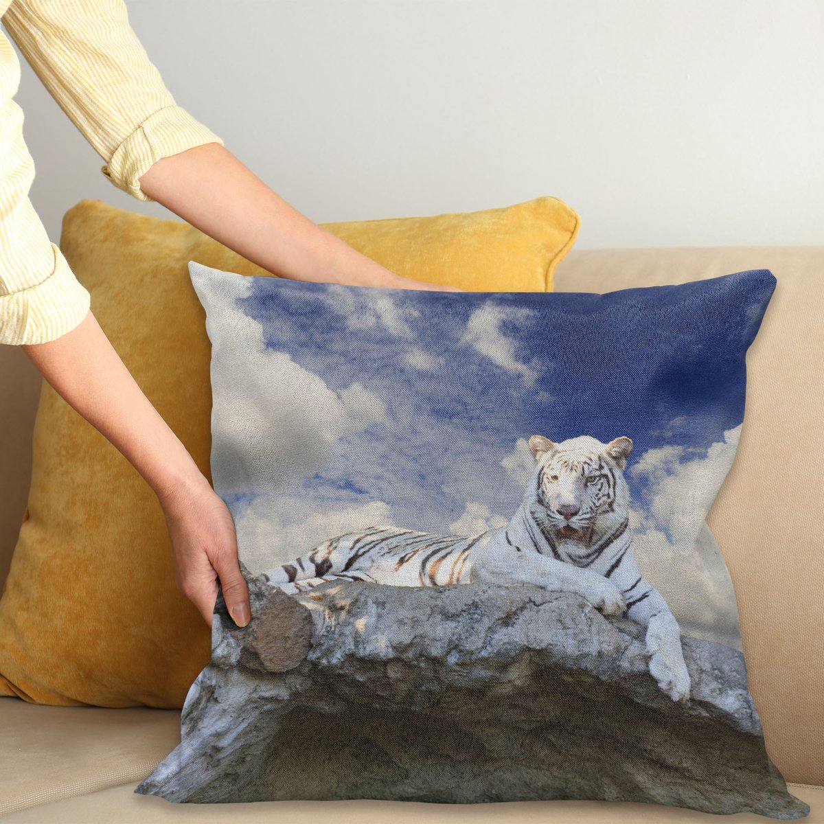 ABAKUHAUS Tiger Kussenhoes, Bengal Feline Jagd, Wasbare Kleurechte Kussenhoes met Digitale Dubbelzijdige Print en Ritssluiting, 50 x 50 cm, Eierschaal Lucht Blauw Wit