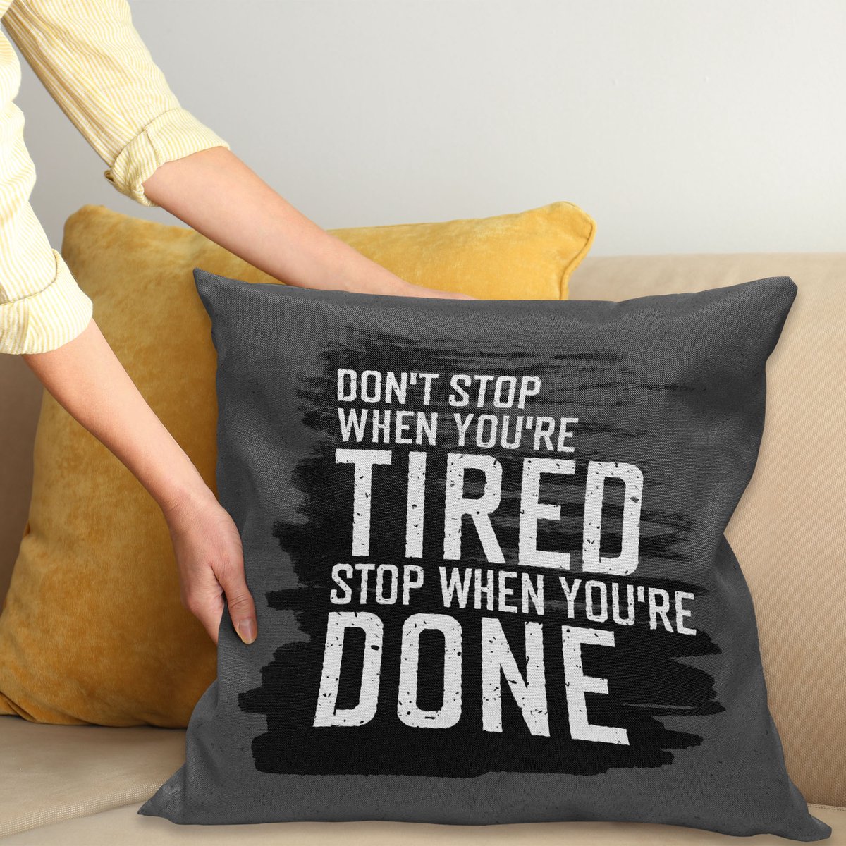 ABAKUHAUS Fitness Kussenhoes, Dont Stop Keep Moving, Digitale Print, Waterbestendig, Kleurecht, Wasbare Kussenhoes met Ritssluiting, 50 x 50 cm, Houtskool Grijs Wit