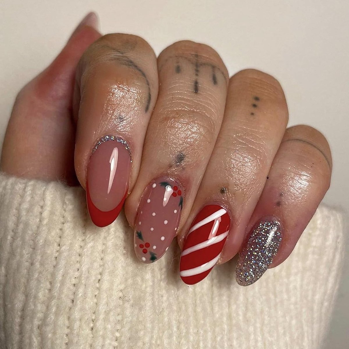 24 stuks kunstnagels, amandel, medium, rood, Franse kunstnagels, press-on nagels, met snoepjesdesign, zilver, glitter, acryl nagels om op te plakken, voor vrouwen en meisjes, doe-het-zelf
