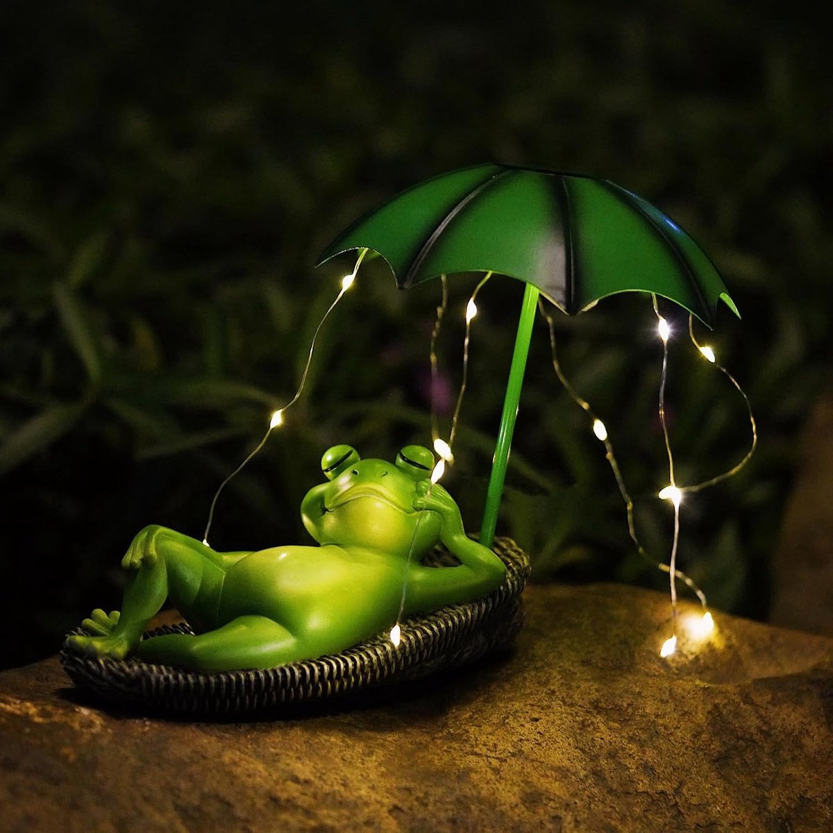 Beelden op zonne-energie, kikkers buitendecoratie, zonnetuinstandbeeld met paraplu, lichtslingers, waterdichte tuinornamenten, buiten zonne-kikkerstandbeelden, decoratie voor pad, tuin