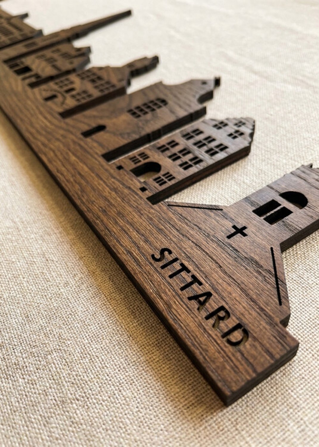 Houten Skyline Sittard | Wanddecoratie voor aan de muur | Noten | 100 cm breed