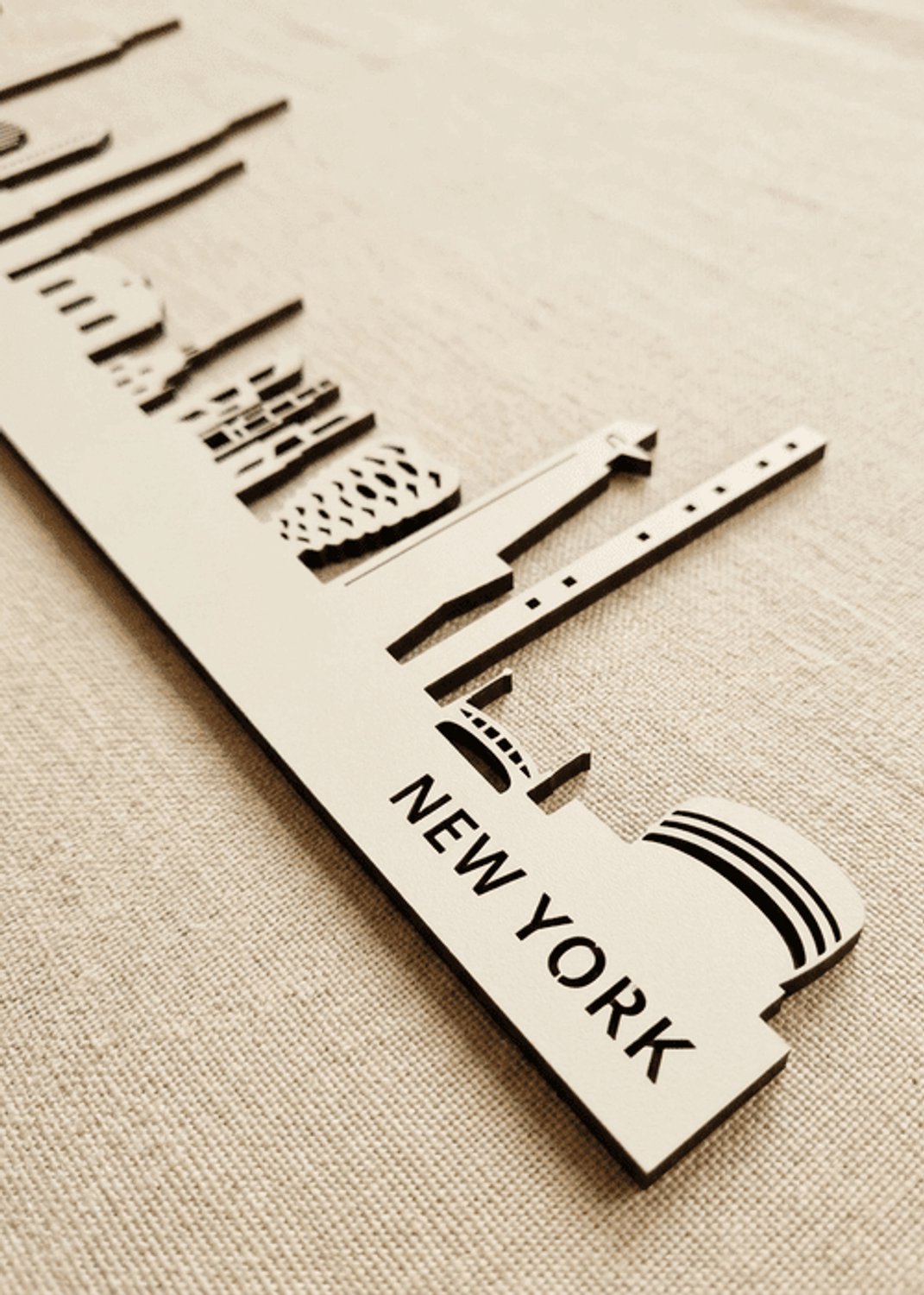 Houten Skyline New York | Wanddecoratie voor aan de muur | Wit MDF | 70 x 14 cm