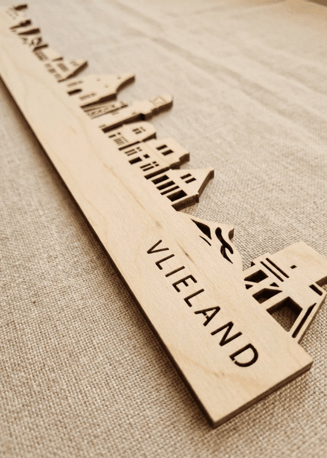Houten Skyline Vlieland | Wanddecoratie voor aan de muur | Berken | 100 x 20 cm
