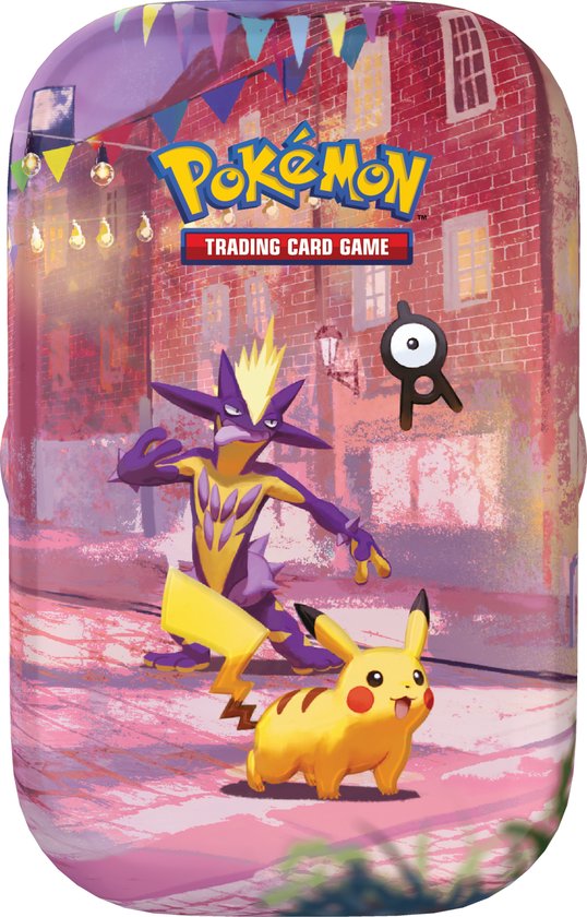 Pokémon Trading Card Game Mini Tin met Pikachu, Toxtricity en Unown in een sfeervolle stedelijke omgeving.