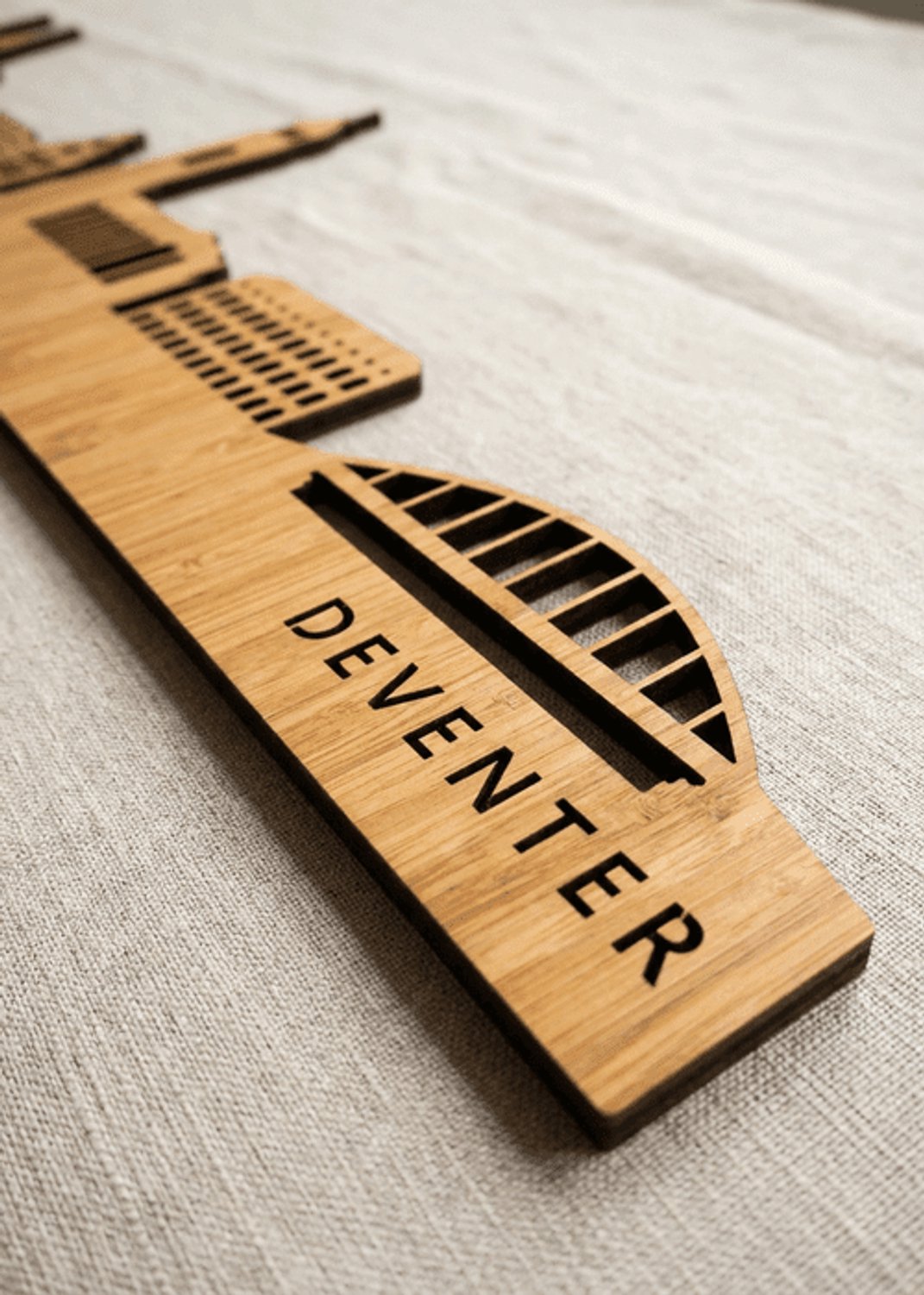 Houten Skyline Deventer | Wanddecoratie voor aan de muur | Bamboe | 70 x 13 cm