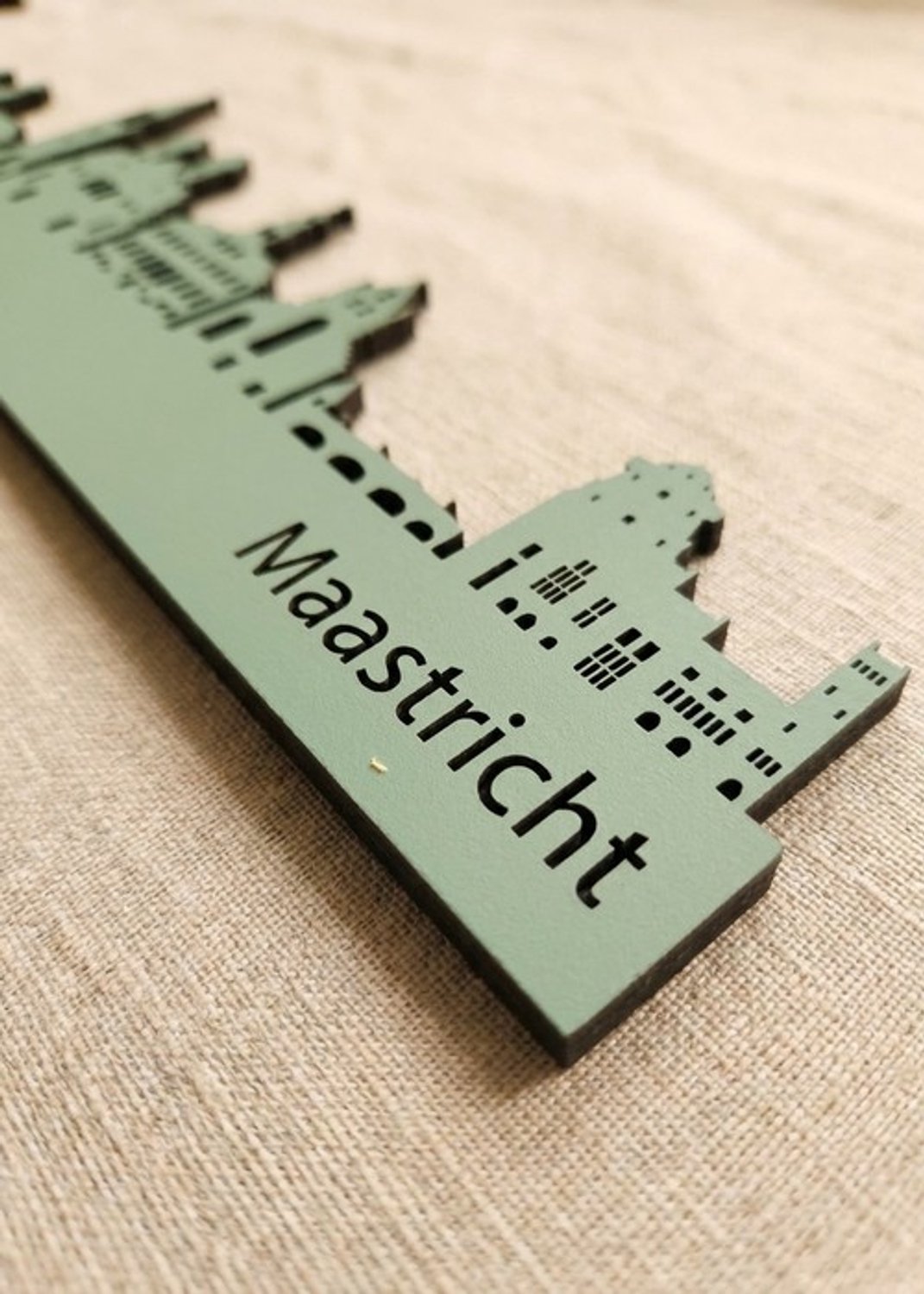 Houten Skyline Maastricht | Wanddecoratie voor aan de muur | Groen MDF | 100 x 20 cm