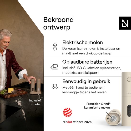 Man bedient beige elektrische peper- en zoutmolens op oplaadstation; toont functies zoals keramisch maalwerk en ledlicht.