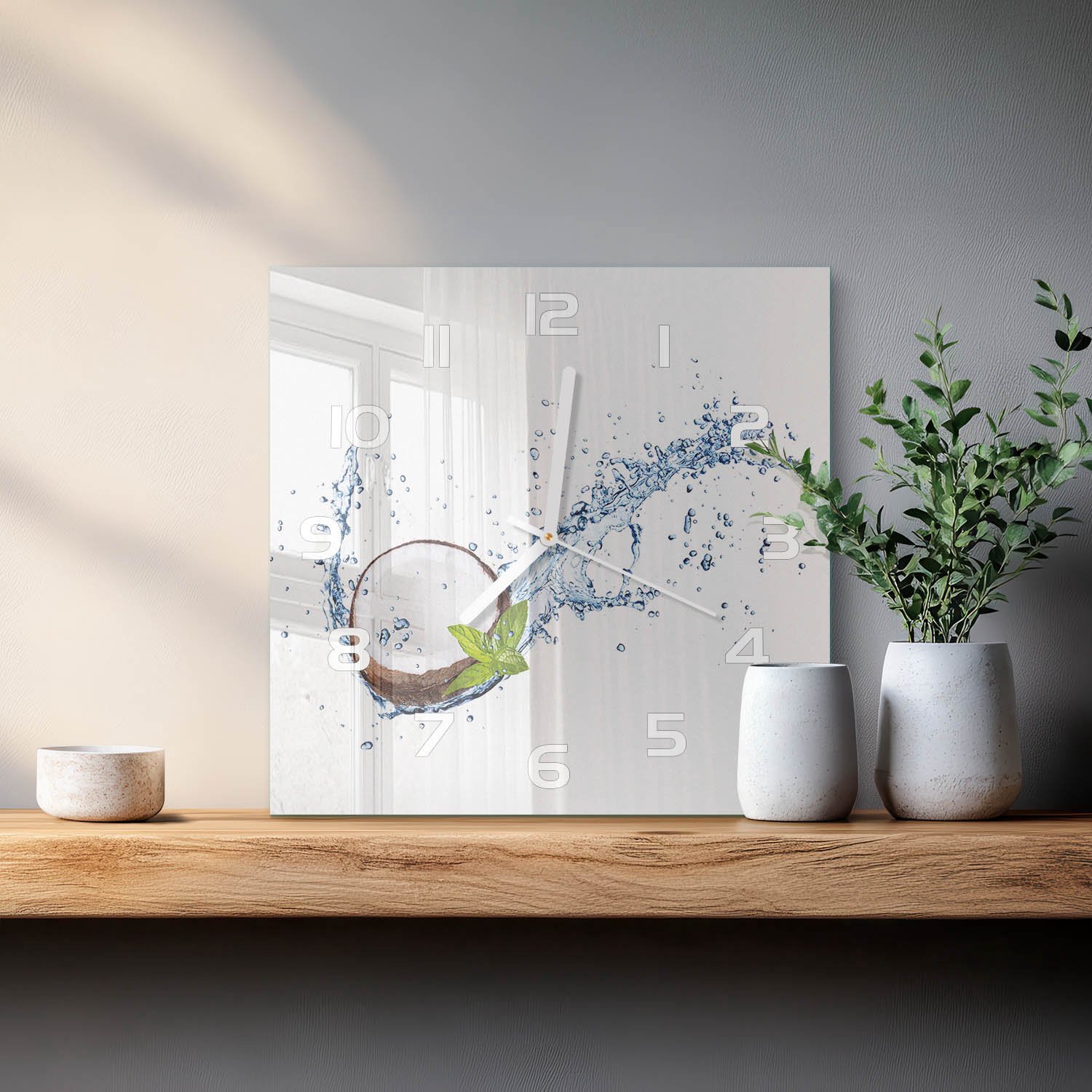 Tulup Wandklok - Kokosnoot en water Glazen Wandklok Design - 30x30 cm - Bruin Klok Glas Met Opdruk - Witte handen - Vierkante Klok - Wandklok Glas Met Motief - Decoratieve Glazen Klok