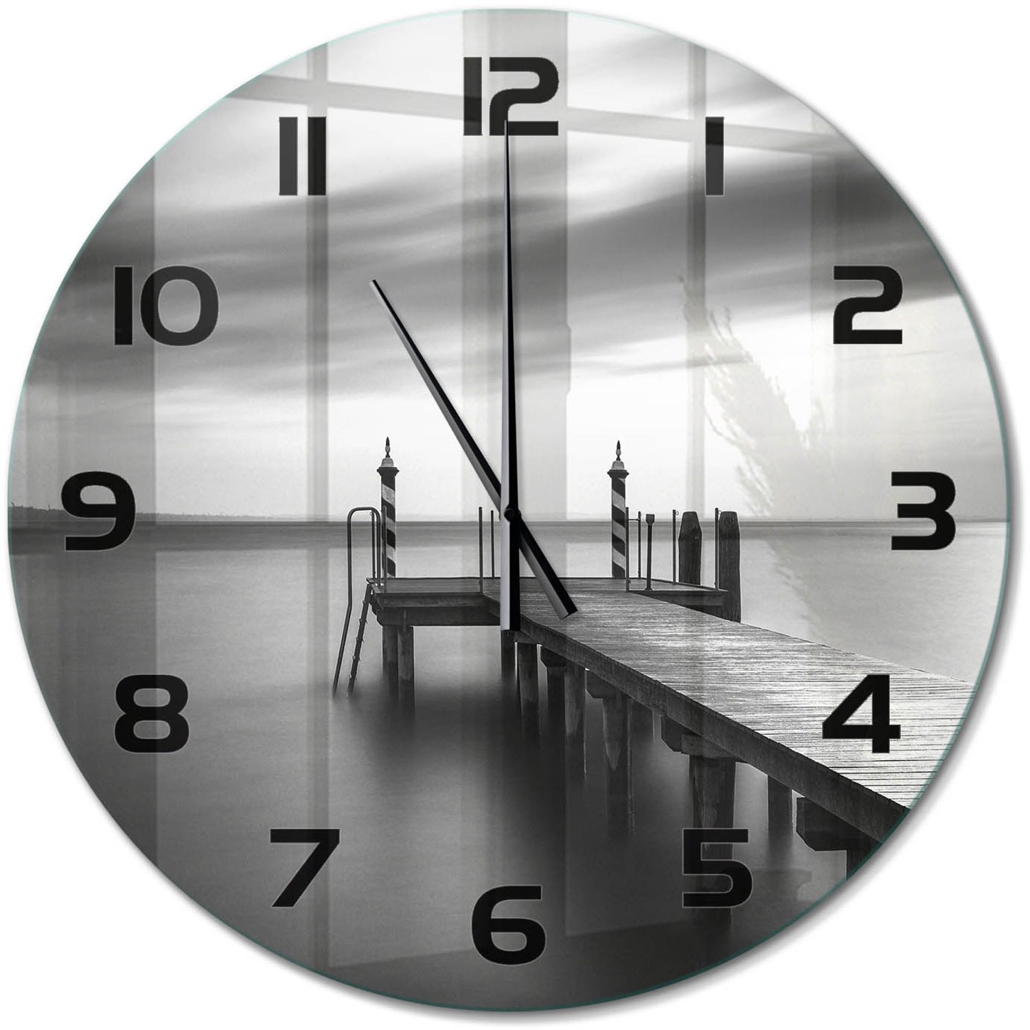 TULUP Wandklok - Steiger aan het meer Klok Glas Met Opdruk - fi60 cm - Zwart-wit Moderne Wandklok Glas - Zwarte handen - Ronde Klok - Decoratieve Glazen Klok - Glazen Wandklok Design