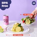 Twee witte borden met gouden rand, 19cm en 26cm, geserveerd met pasta en salade. Tekst: BPA free.
