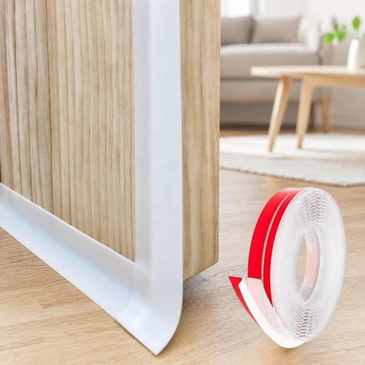 Deze 6 meter lange, 35 millimeter brede T-vormige afdichtingsstrip is geschikt voor het afdichten van kieren in deuren en ramen. Hij heeft een afgeronde onderkant, is energiezuinig, geluidsreducerend, eenvoudig te installeren en is wit.