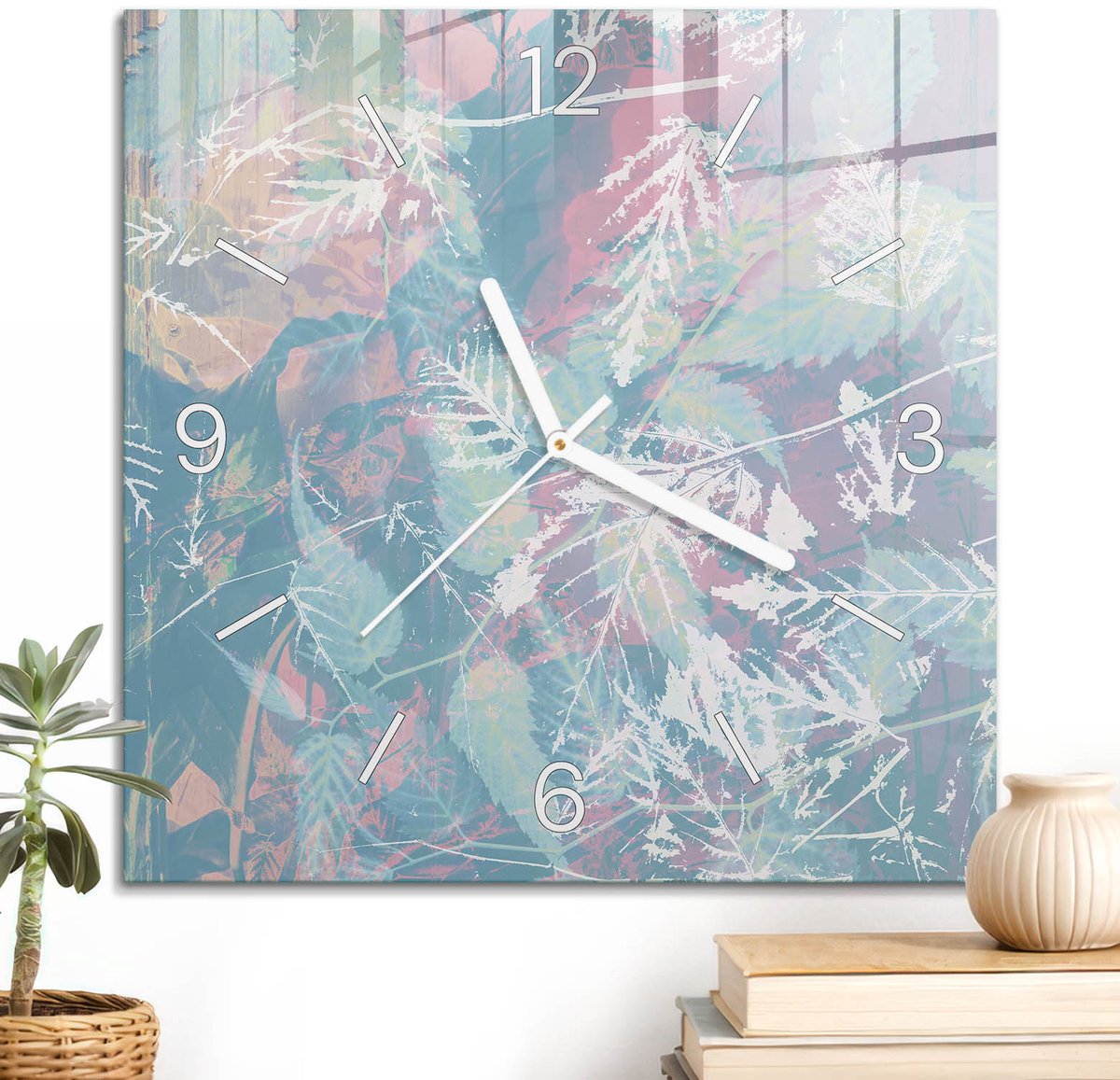 ArtPrintCave Roze Glazen Klok - 30x30 cm - Wandklok Vierkant - Pastelkleurige Bladeren Stille Wandklok - Bloemen En Planten Wandklok Keuken - Witte Klokwijzers