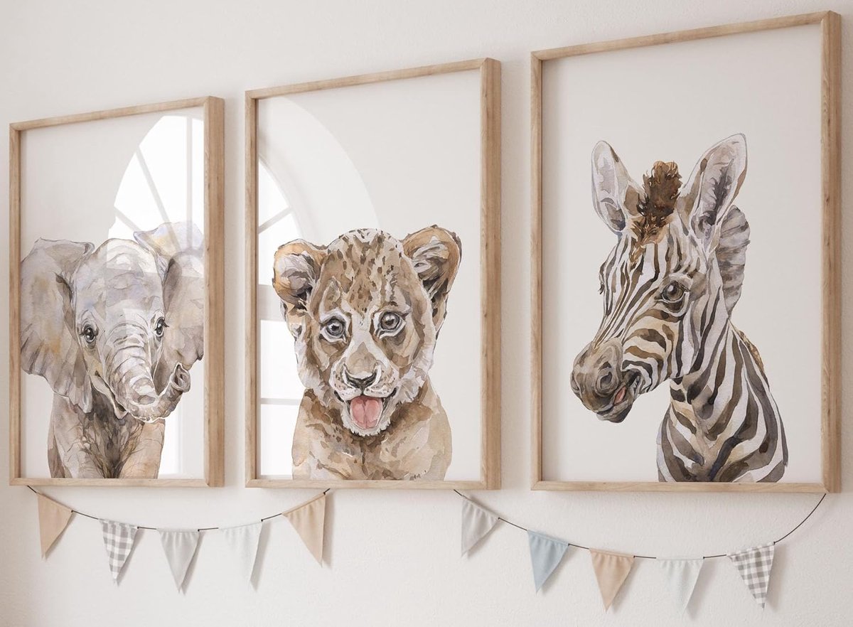 Prints Muurdecoratie Baby Safari – Set van 3 Ongeframeerde Posters voor Baby-/Kinderkamer Meisje of Jongen – Dieren (Olifant, Zebra, Leeuw) – A3