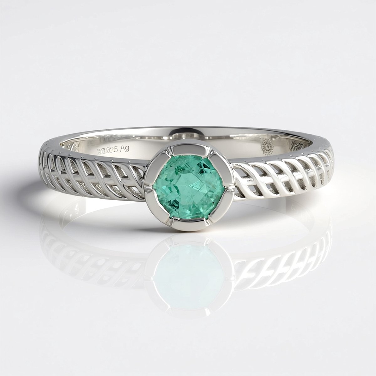 Cavill - Elegante ring van gerhodineerd 925 sterling zilver met 0,45 ct Colombiaanse ronde smaragd - tijdloos smaragd sieraad voor dames