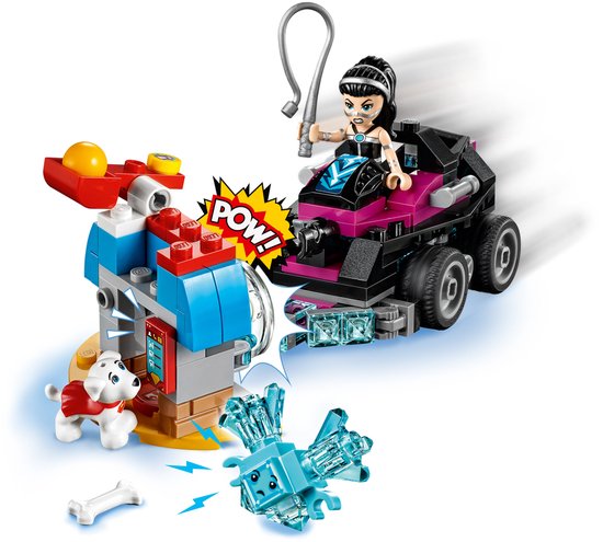LEGO Lashina tank met Lashina, een hond en een bouwsel. POW-effecten.