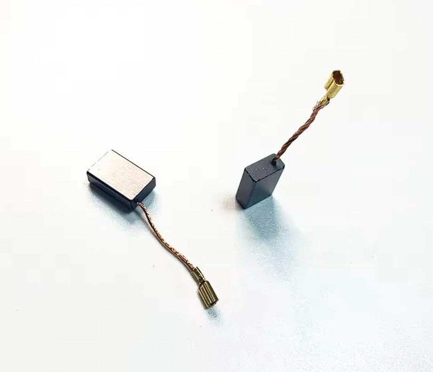 Kolenpaar voor DONGCHENG haakse slijper SIM-FF05-100B, SIM-FF06-100, SIM-FF08-100, SIM-FF-125A, S1J-FF05-25, elektrische schaar J1J-FF-2.5, afschuining J1B-FF-3, J1B-FF02-3. 5 x 10 stuks. 4,5 cm