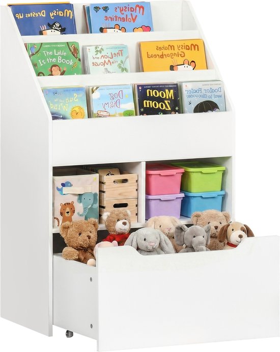 Witte kinderboekenkast, gevuld met kleurrijke boeken, opbergdozen en knuffels. Lade is uitgeschoven.