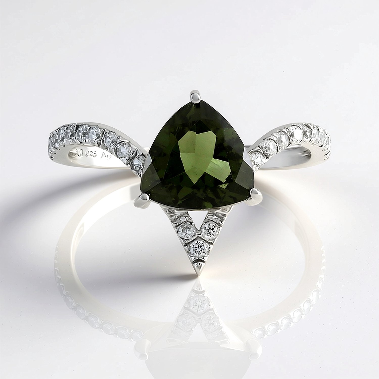 Cavill - Luxe Zilveren Ring met Triljant Moldaviet 1,23 ct & 23 Zirkonia 0,34 ct - 925 Sterling Zilver Platina Coating - Elegante Prong Zetting
