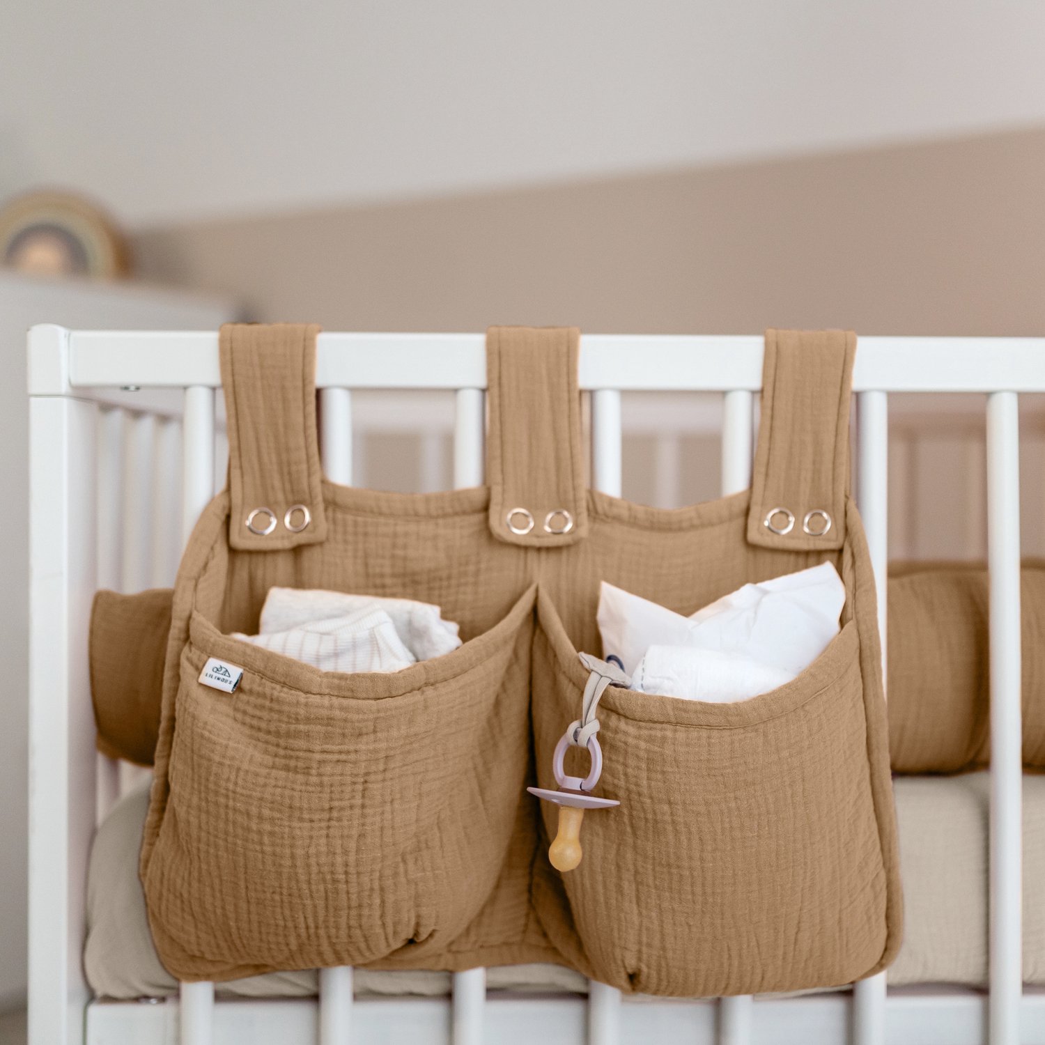 LILIMAUS Bed organizer voor kinderbed - hangend bedtasje met 2 vakken - mousseline katoen - bruin