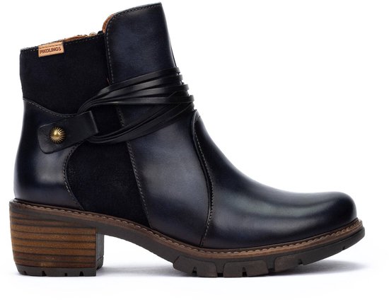 Bottines Pikolinos bleu foncé avec daim sur le côté, lanières croisées et talon bloc.
