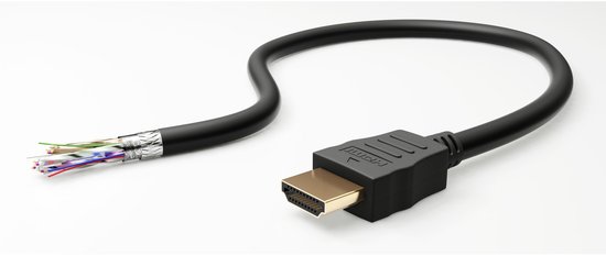 Zwarte HDMI-kabel met een gouden connector. De kabel is aan het uiteinde opengewerkt en toont gekleurde draden.
