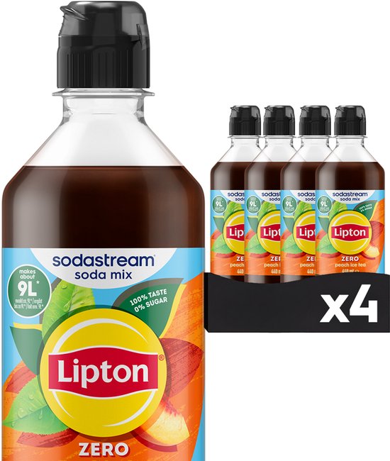 Rechts een multipack met vier flessen Sodastream Lipton Ice Tea Peach Zero siroop. Links een enkele fles.
