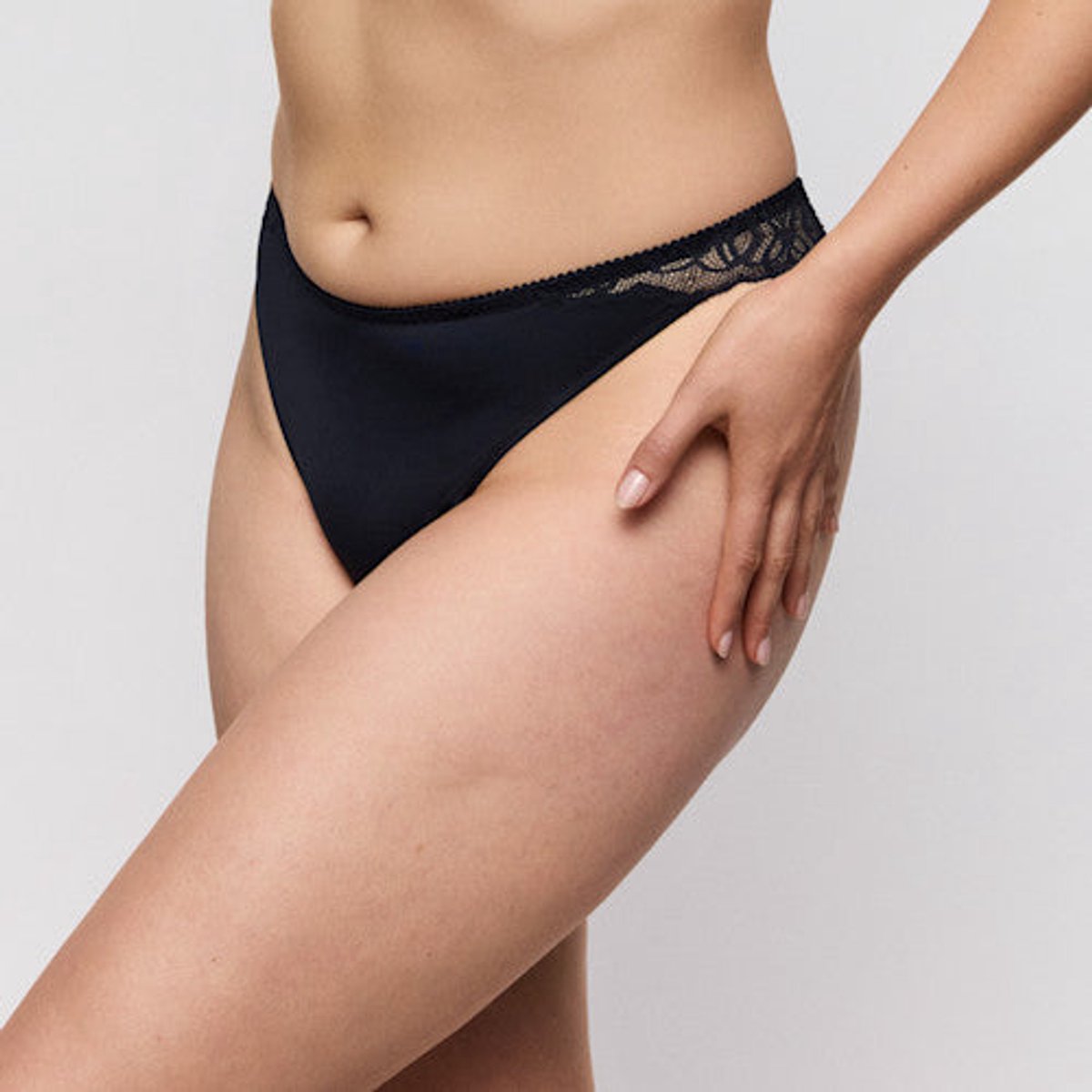PrimaDonna Salerno String 0663530 Midnight Blue - maat 40