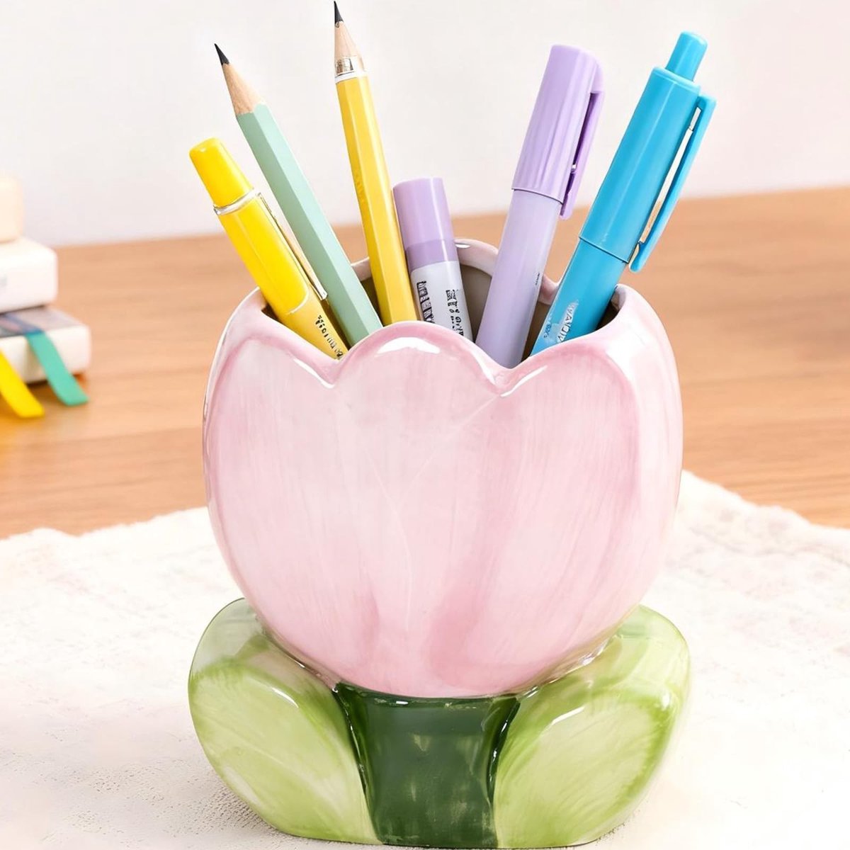 Elzusha - Kawaii Pennenhouder met Paarse Tulpen voor Bureau