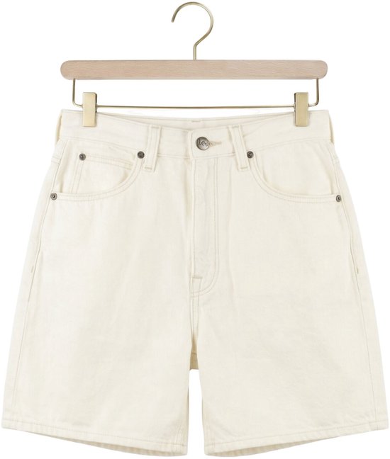Off-white denim shorts van Lee met wijde pijpen, zichtbare stiksels en een knoop- en ritssluiting.