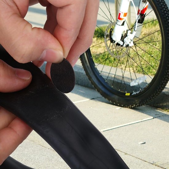 Fietsband Reparatie Patch Kit - Bandenplakker Fiets - Noodreparatie Onderweg - Geen Lijm Nodig - 10 stuks - Zwart — afbeelding 2