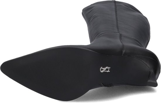Zwarte leren laars van Steve Madden met puntige neus en een zilverkleurig logo op de zool.