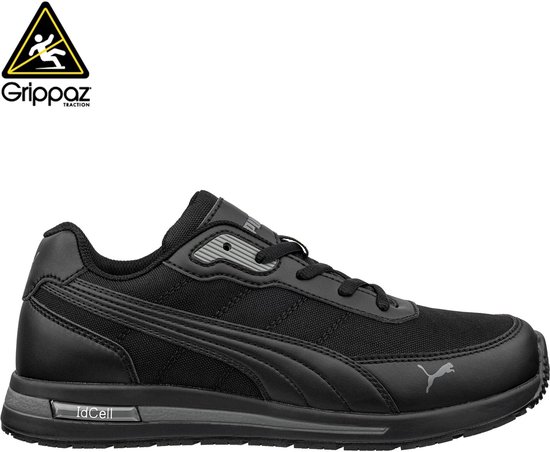 Chaussure de travail Puma noire avec logo Grippaz Traction sur le côté.