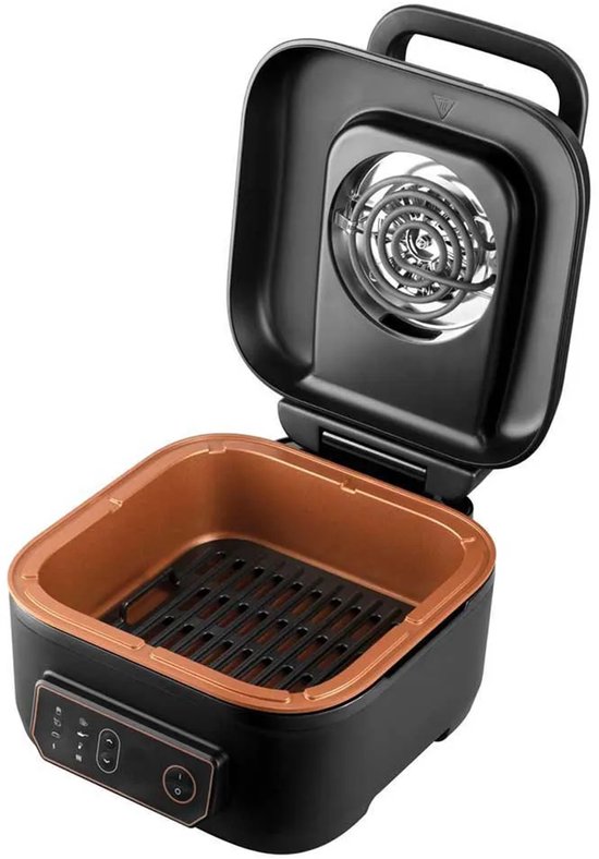 Zwarte Russell Hobbs airfryer met koperkleurige binnenkant, open deksel, grillrooster en bedieningspaneel.