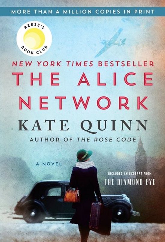 Couverture du livre 'The Alice Network' par Kate Quinn, best-seller du New York Times. Femme avec chapeau et valises, voiture vintage, avion et skyline de Londres.