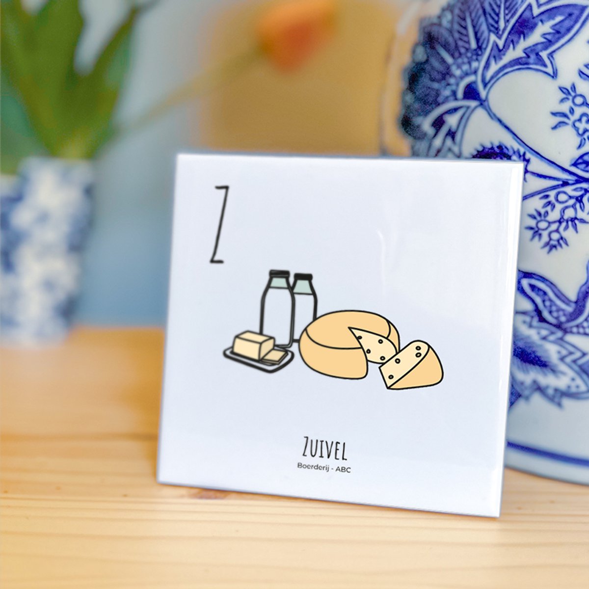 Zuivel - ABC tegeltje Boerderij - Keramiek met Handgetekende Illustratie - Wanddecoratie - Woondecoratie - Relatiegeschenk - Souvenir - 10,8 x 10,8 cm