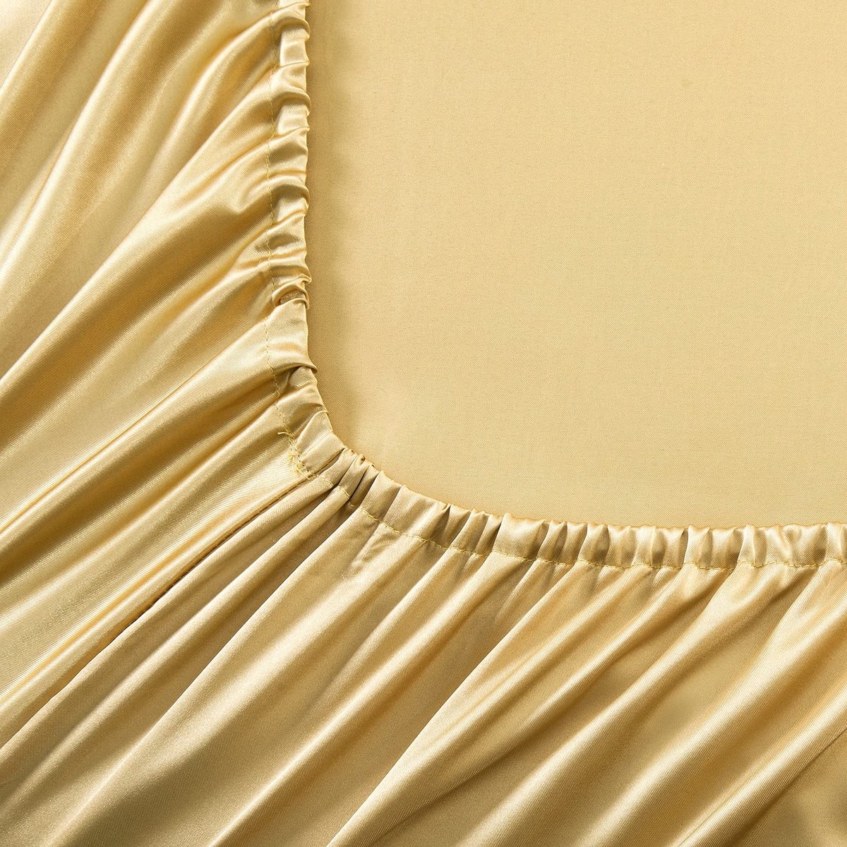 Omgoods - Satin Fitted Sheet - King Size - Ultra Zacht - Goud