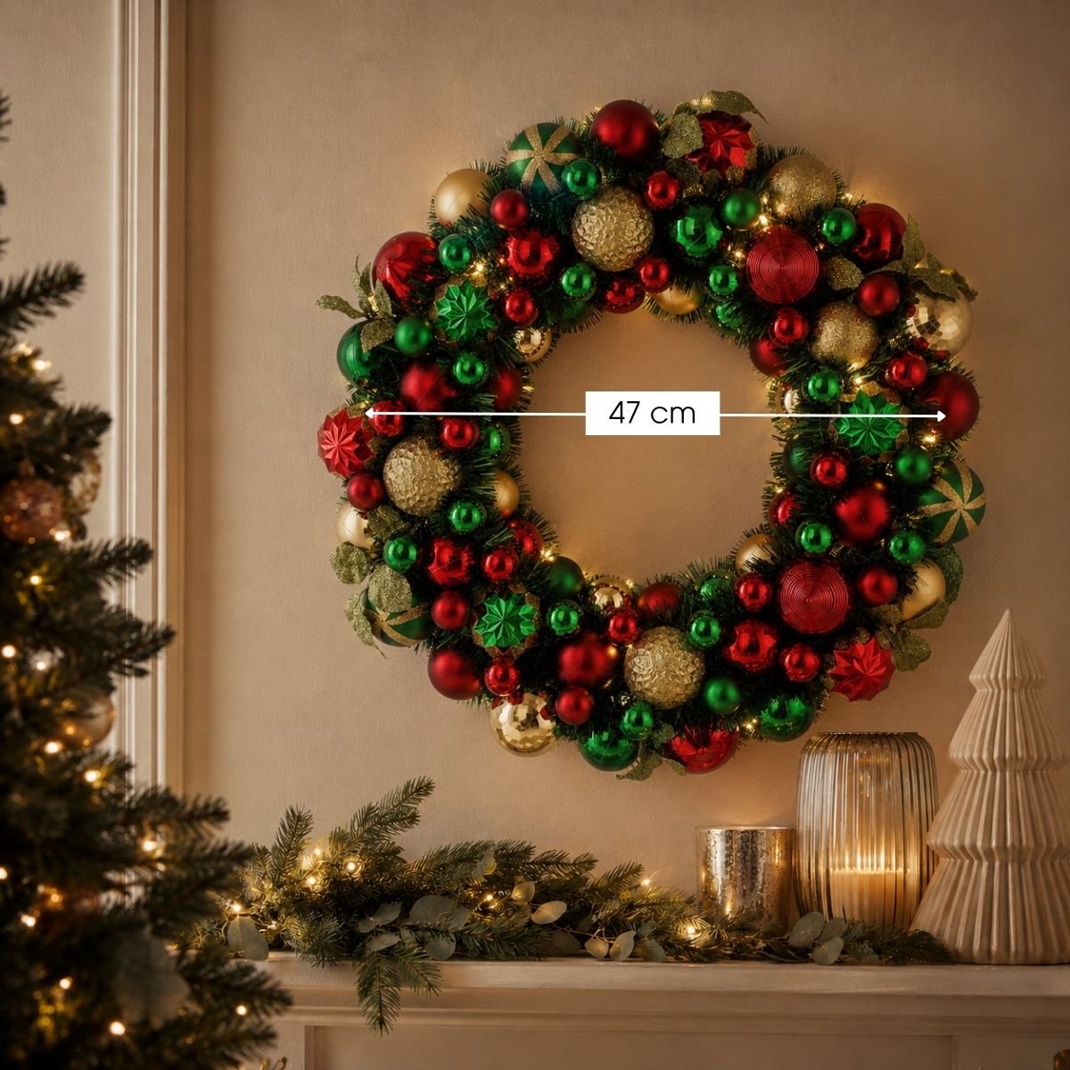 Mica Decorations Kerstkrans met Verlichting - Deurkrans H8,5 x Ø47 cm - Kerst Krans met Timer en Kerstballen - Multifunctionele Kerstversiering - Goud, Groen en Rood – foto 3